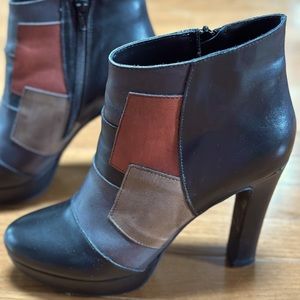 Gorgeous & Chic side-zippered ankle boots.  From Italy! All leather. Size 40